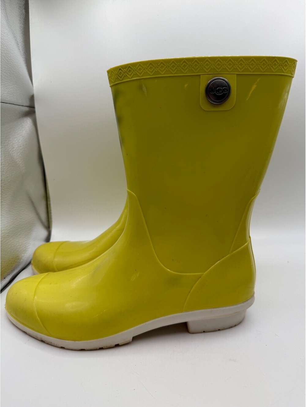 UGG sienna women’s Yellow Rubber Rain Boots Size 10